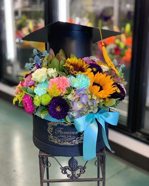 Graduation Floral Arrangment – Magda's Flowers