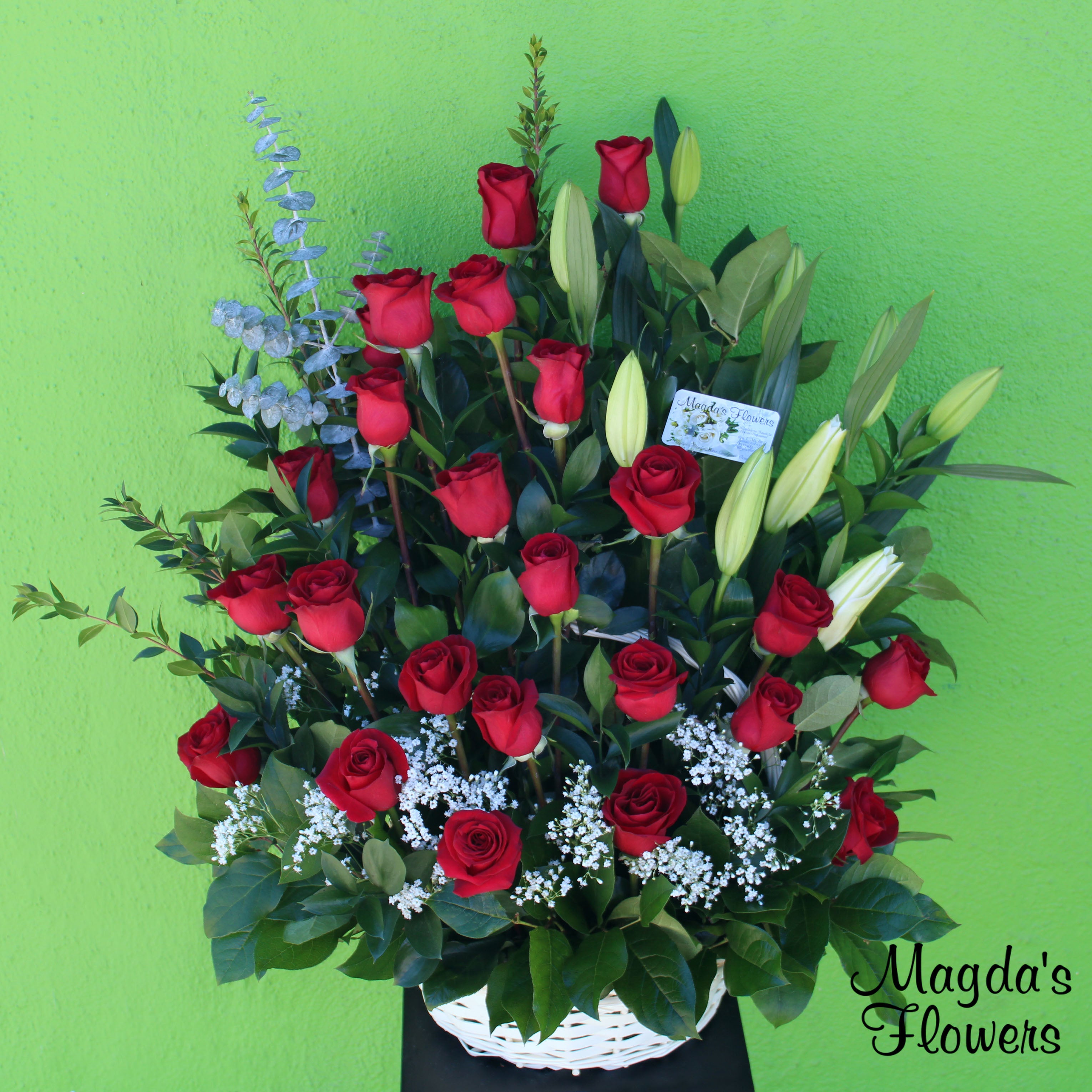 Amor Florido - This floral basket is a great way to show your love, it features a beautiful mix of red roses, white lilies, eucalyptus stems, myrtle stems and lush greenery, that together create a stunning bouquet, all nestled in a natural wicker basket, it's perfect for any occasion that calls for a romantic gesture.